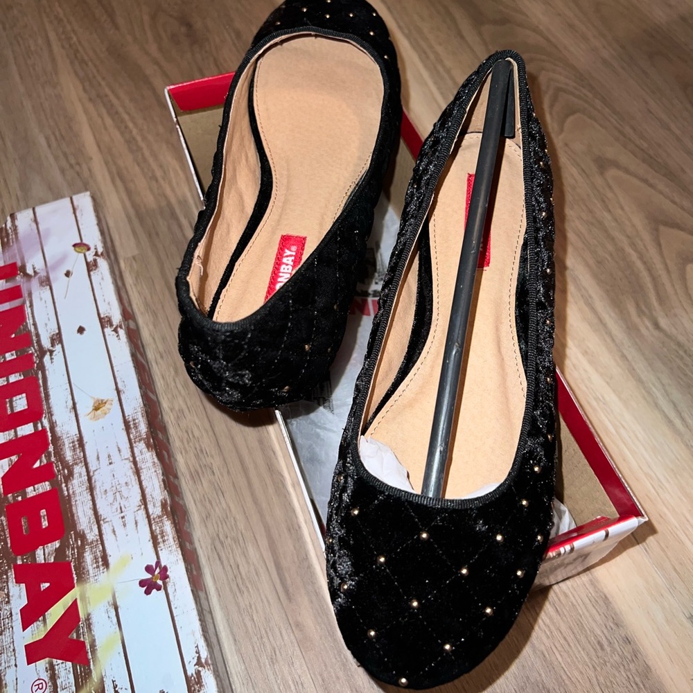 Black & Gold flats